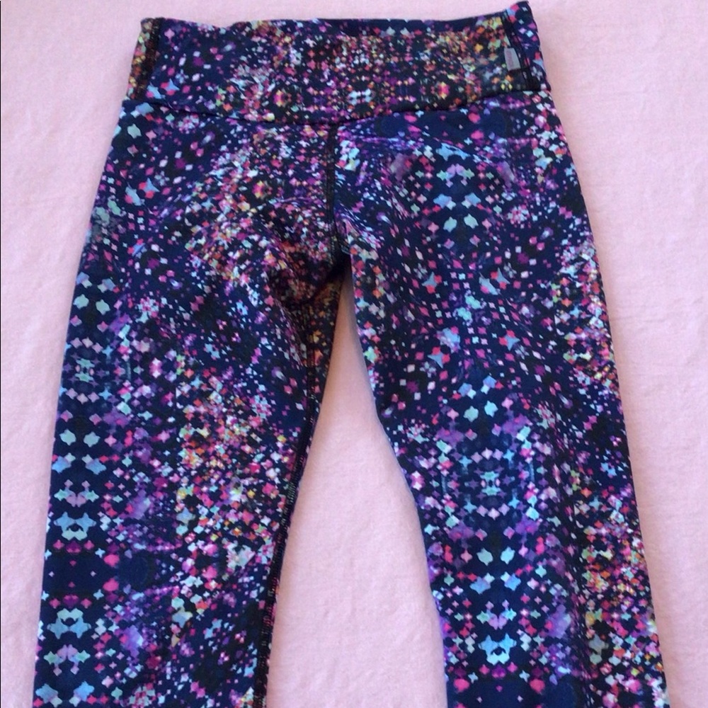 KOS USA Athletic Capri leggings size large multi colors